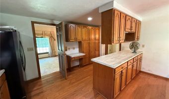 6400 Juniper Dr, Amherst, OH 44001