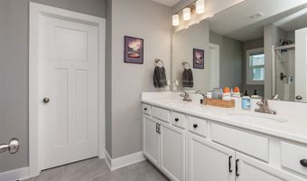 608 NE 56th St, Ankeny, IA 50021
