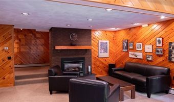 65 Huguenot Dr, East Greenwich, RI 02818