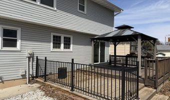 527 Village Ct, Altoona, IA 50009