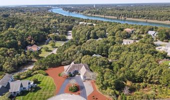 4 Mainstay Ln, Bourne, MA 02532