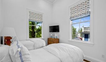 50 School St 1, Newport, RI 02840