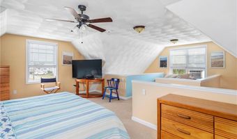 64 Burnside Ave, Narragansett, RI 02882