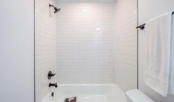 2601 30TH St NE 11, Washington, DC 20018