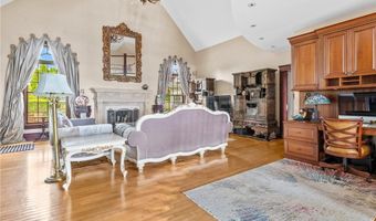 99 N Cliff Dr, Narragansett, RI 02882
