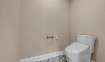 690 Club Dr W, Aurora, OH 44202