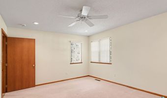 2051 Arbor Rdg, Brookings, SD 57006