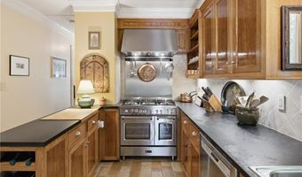 6 Brooks Ave, Newport, RI 02840