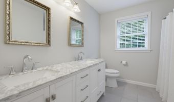 4 Hampshire Hills Dr, Bow, NH 03304