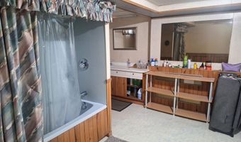 25 Eighth St, Auburn, ME 04210