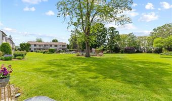 30 Sweet Meadow Ct 15, Narragansett, RI 02882