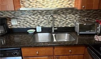 20 Zambarano Ave 202, North Providence, RI 02911