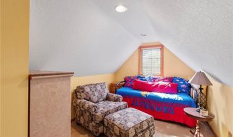 15733 Pine Cir, Basehor, KS 66007