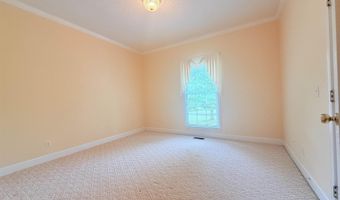1014 Crestwood Dr, Albertville, AL 35950