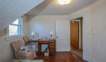 318 Mitchell's Ln, Middletown, RI 02871