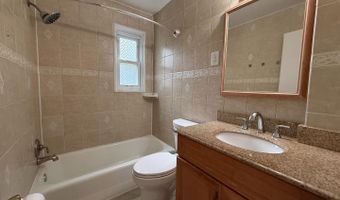 5835 MOUNT VERNON Dr, Alexandria, VA 22303