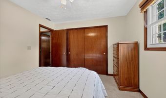 6926 Woodridge Dr, Avon, IN 46123