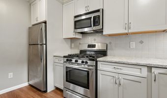 70 Montoya Dr 70, Branford, CT 06405