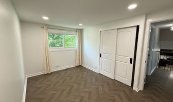 2305 N Williamsburg St, Arlington Heights, IL 60004