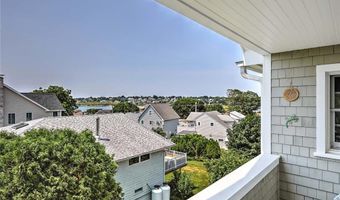 33 Withington Rd, Narragansett, RI 02882