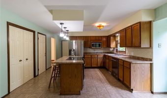 610 Deep Woods Dr, Aurora, OH 44202