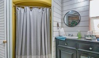 352 Coles Point Rd, Batesville, MS 38606