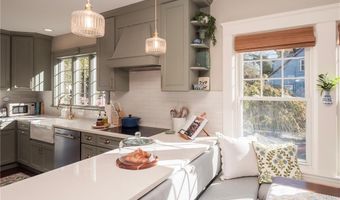 26 Vernon Ave, Newport, RI 02840