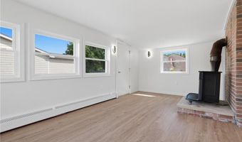 25 Stoneham St, Cranston, RI 02920