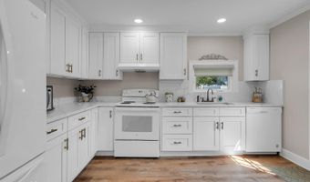 324 E End Ave, Belford, NJ 07718