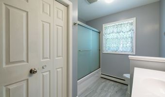 49 Canterbury Dr, Athens, OH 45701