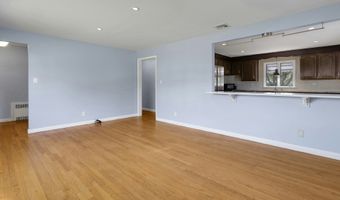 371 Northfield Dr, Bridgeport, CT 06606