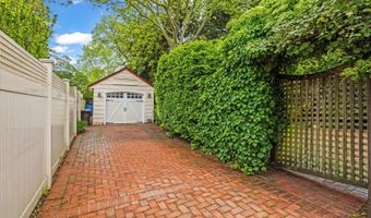 42 Robbins Ave, Amityville, NY 11701