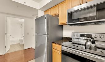 880 N POLLARD St 801, Arlington, VA 22203