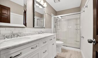 465 Redwood Forest Dr, Ballwin, MO 63021