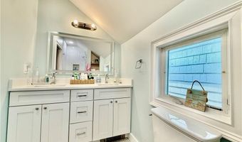 18 Carey St, Newport, RI 02840