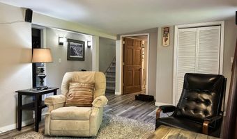 424 Hilltop Rd, Ames, IA 50014
