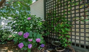 198 Gibbs Ave, Newport, RI 02840