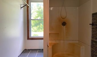 26 Verbraska Ave, Amsterdam, NY 12010