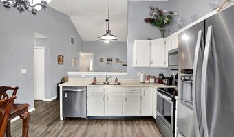 8426 Fort Sumter Dr, Indianapolis, IN 46227