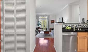 2465 ARMY NAVY Dr 1-203, Arlington, VA 22206