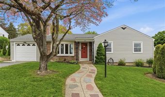 13 Garden Dr, Lincoln, RI 02865