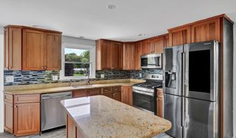 18 Nolan Dr, Bloomfield, CT 06002