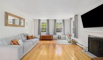 70 Jefferson Dr, East Greenwich, RI 02818