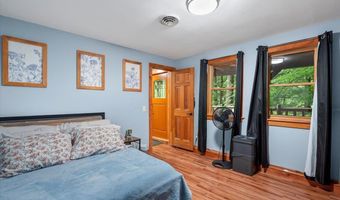 46 Log Cabin Dr, Cambridge, VT 05465