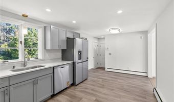 101 Bateman Ave, Cranston, RI 02920
