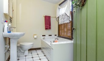 210 NE Valley St, Abingdon, VA 24210