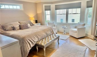 20 Robert Ave, Warwick, RI 02818