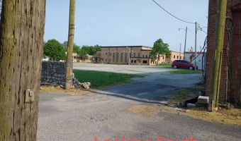 112 N Madison Ave, Aurora, MO 65605