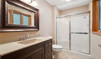 1108 2nd St SW, Dyersville, IA 52040