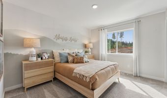 3887 McCormick Village Dr, Bremerton, WA 98312